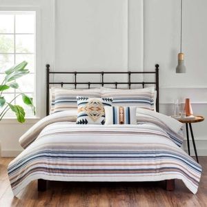 Pendleton 5 piece Queen Comforter Set. 100 % cotton. Aztec design